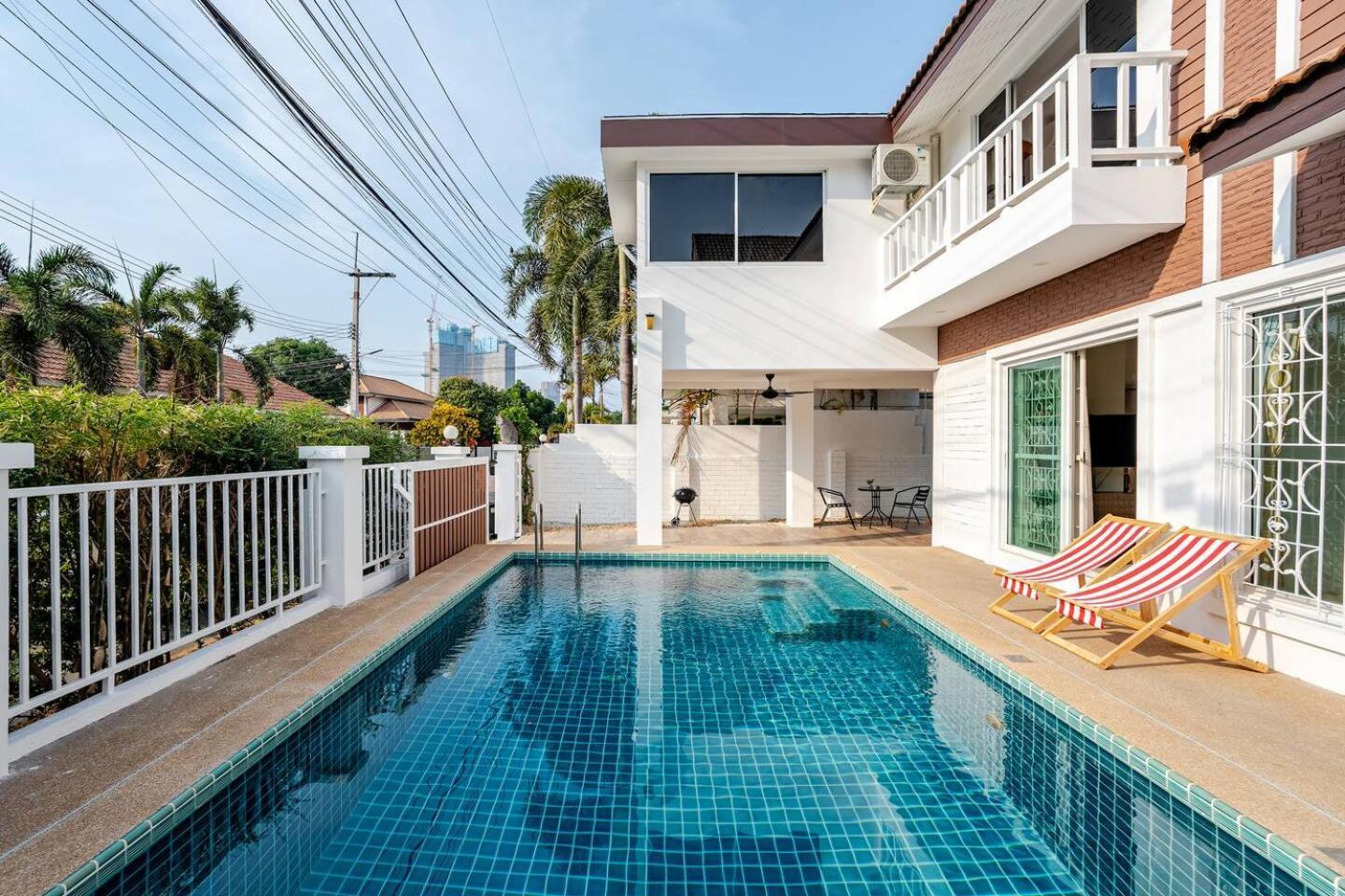 Villa Long Warmth Pool Pattaya