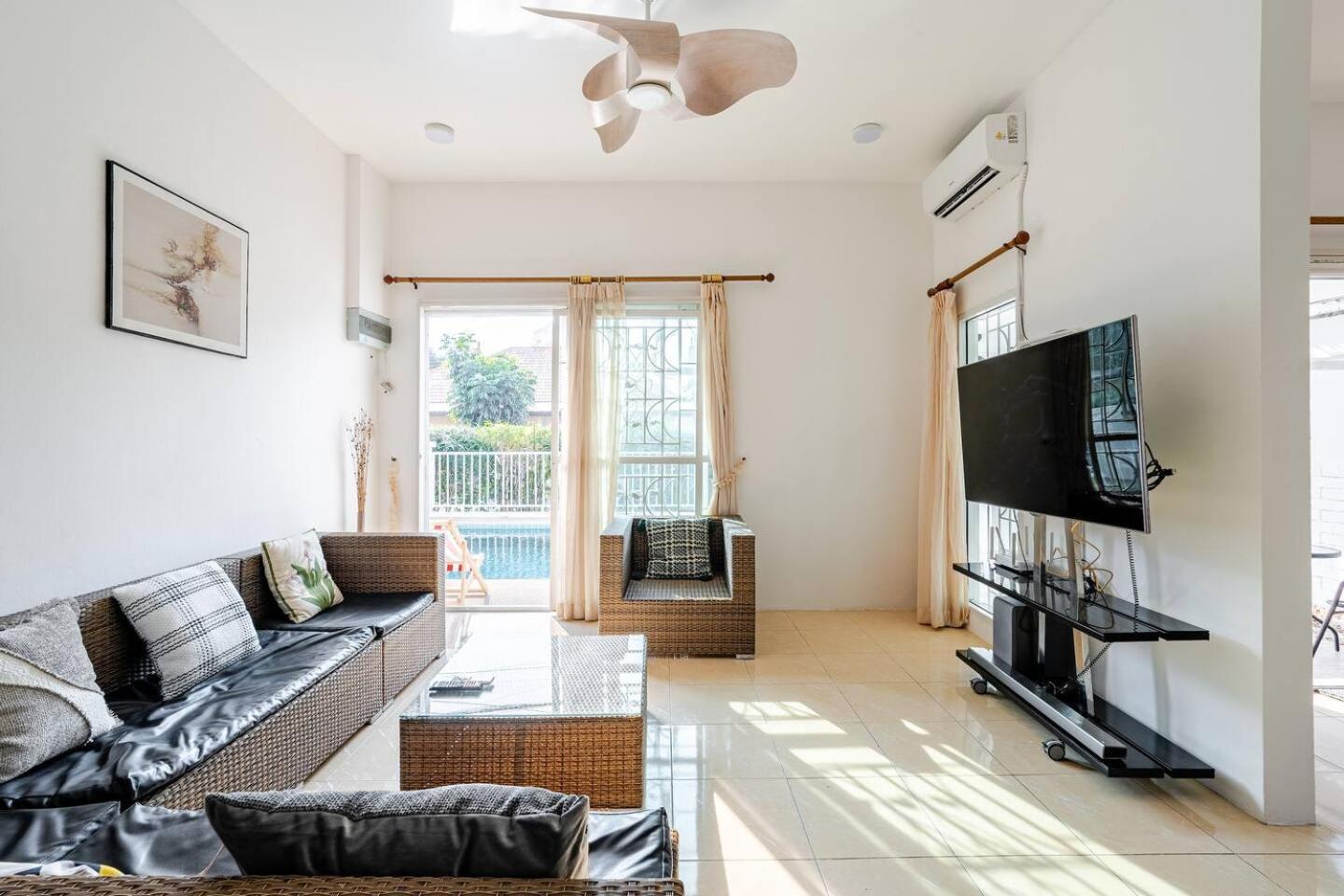 Long Warmth Pool Villa