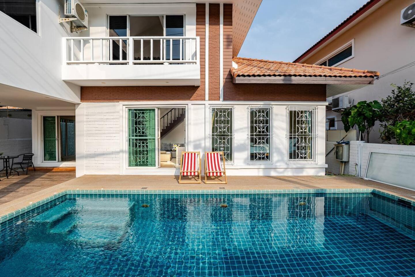 Long Warmth Pool * Pattaya
