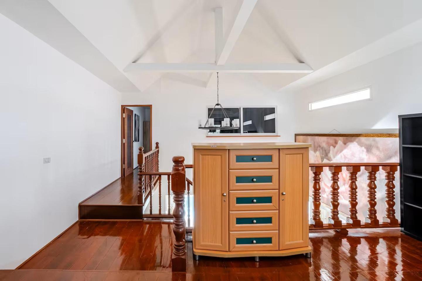 Long Warmth Pool Villa Pattaya
