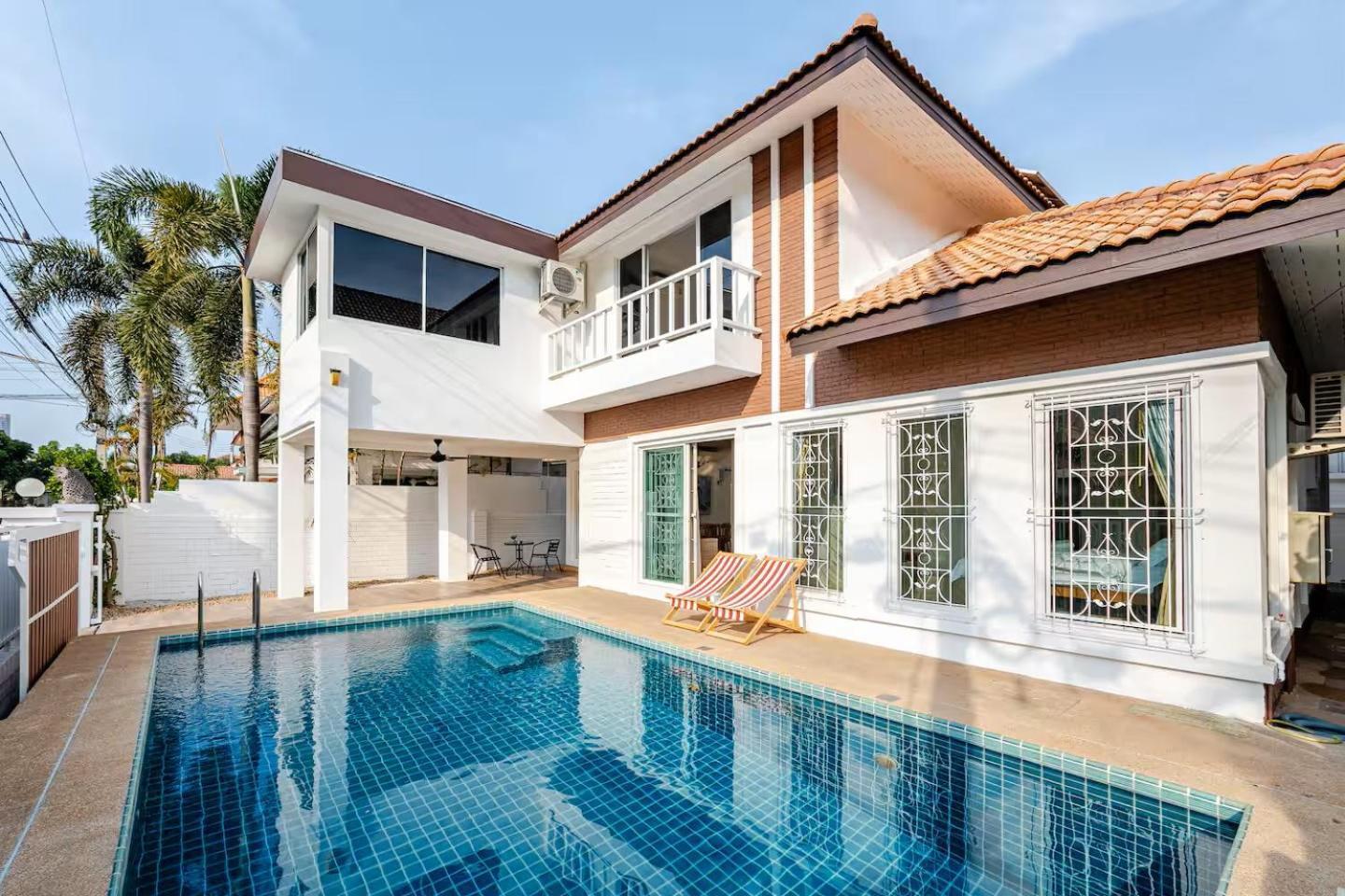 Long Warmth Pool Pattaya
